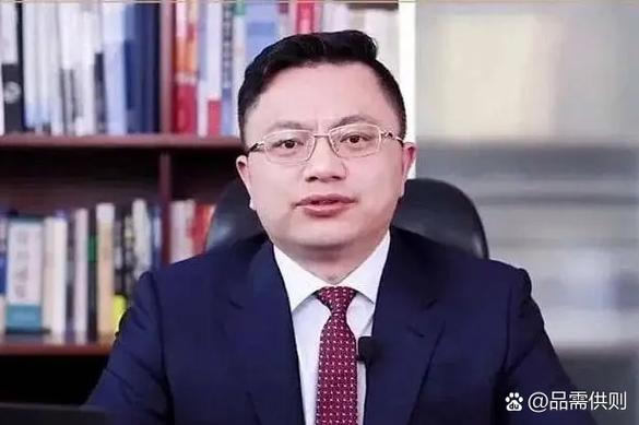 毕业后的欧新华前往上海,进入一家半导体公司,成为了一名集成电路
